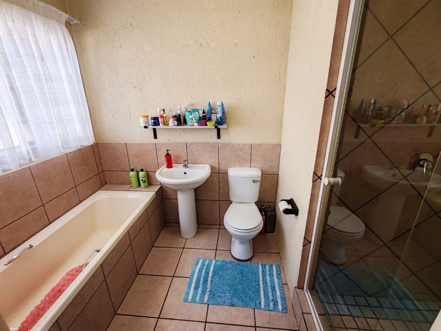 2 Bedroom Property for Sale in Potchefstroom North West